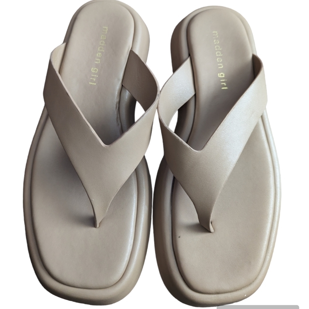Steve Madden Beige Flip Flop Slippers
